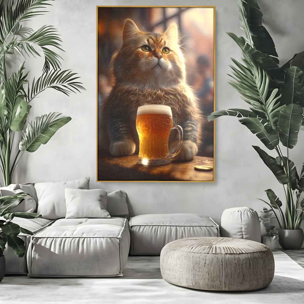 Tablou canvas cu tablou canvas cu motan pufos si halba de bere, in rama de aluminiu auriu, pe perete intr-un living